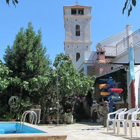 Bell Tower Apartments Тисно Екстериор снимка