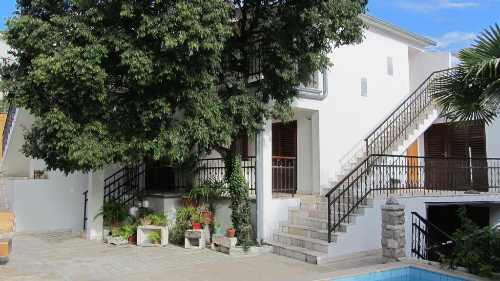 Bell Tower Apartments Тисно Екстериор снимка