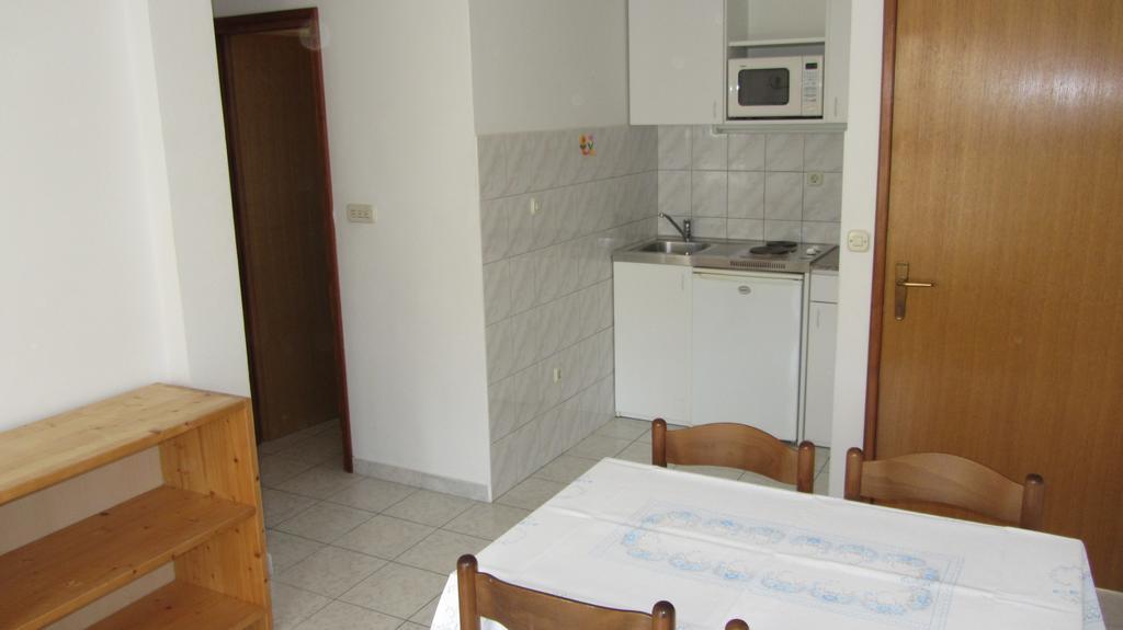 Bell Tower Apartments Тисно Стая снимка