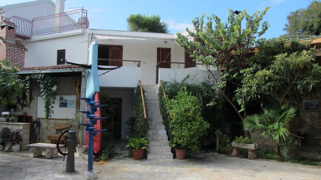 Bell Tower Apartments Тисно Екстериор снимка