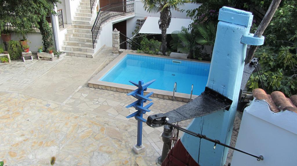 Bell Tower Apartments Тисно Екстериор снимка